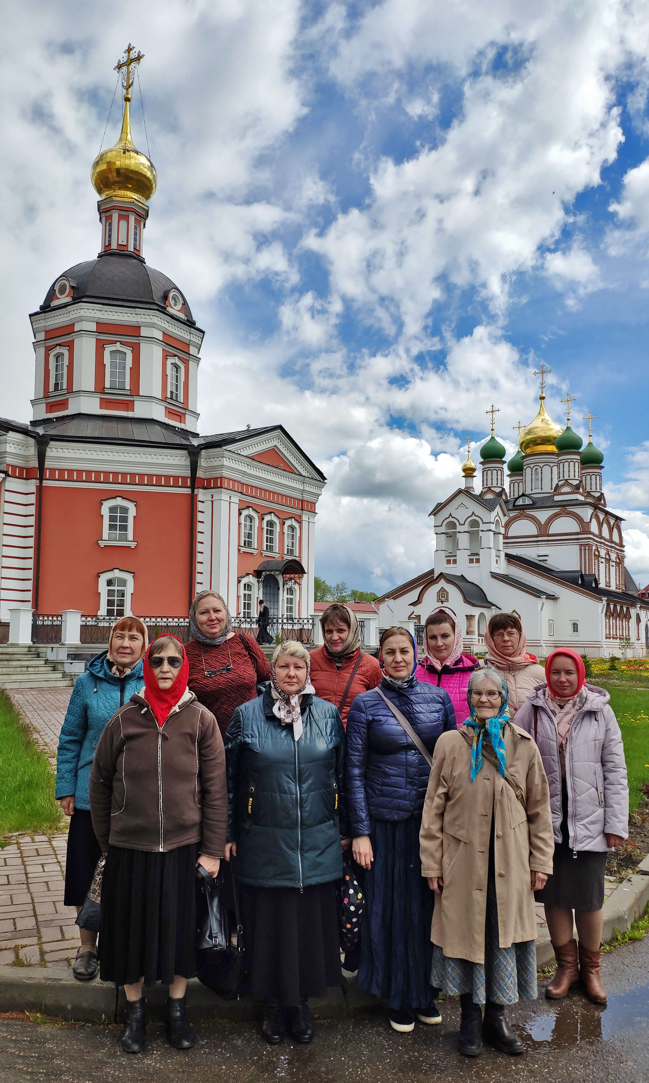 Кострома паломники. Брянск епархия храм фото.